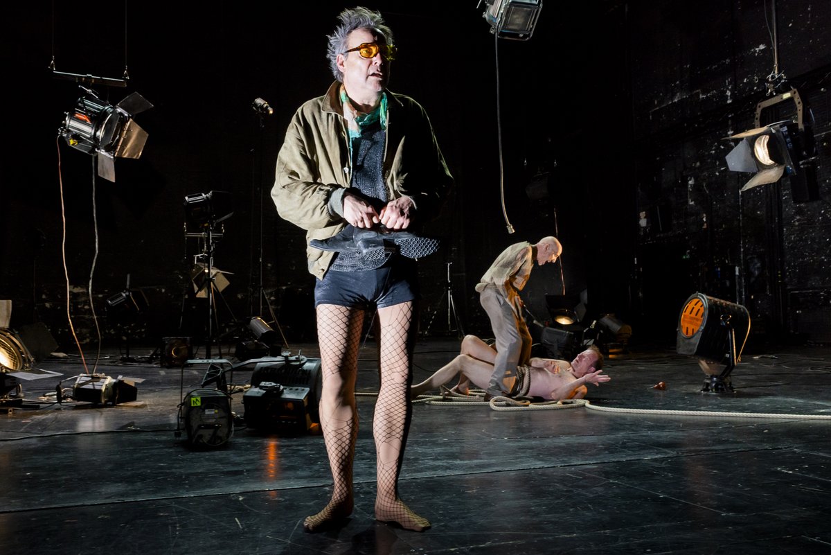 blnensemble's tweet photo. wir starten in die kurze Pfingst-Theaterwoche, u.a. mit folgenden Repertoire-Höhepunkten: im Großen Haus zeigen wir u.a. "Felix Krull", "Brechts Gespenster" und "Warten auf Godot". und im Neuen Haus erwarten euch u.a. "Transit". #BEkrull #BEbrechtsgespenster #BEgodot #BEtransit https://t.co/VvLAFTnp9p