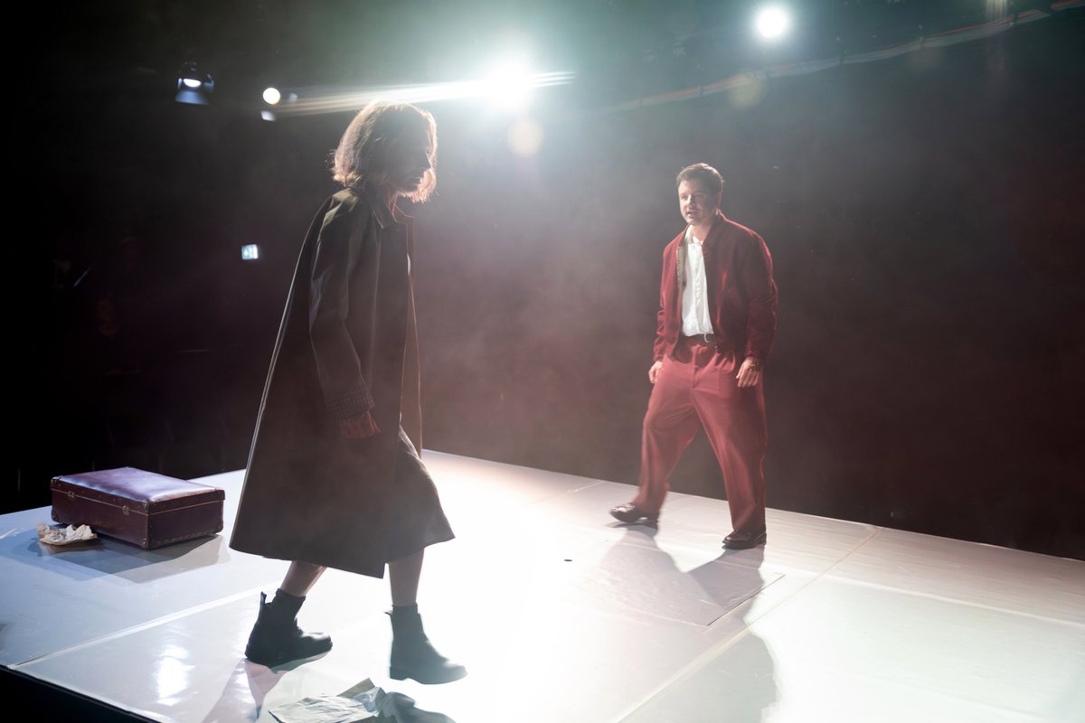 blnensemble's tweet photo. wir starten in die kurze Pfingst-Theaterwoche, u.a. mit folgenden Repertoire-Höhepunkten: im Großen Haus zeigen wir u.a. "Felix Krull", "Brechts Gespenster" und "Warten auf Godot". und im Neuen Haus erwarten euch u.a. "Transit". #BEkrull #BEbrechtsgespenster #BEgodot #BEtransit https://t.co/VvLAFTnp9p