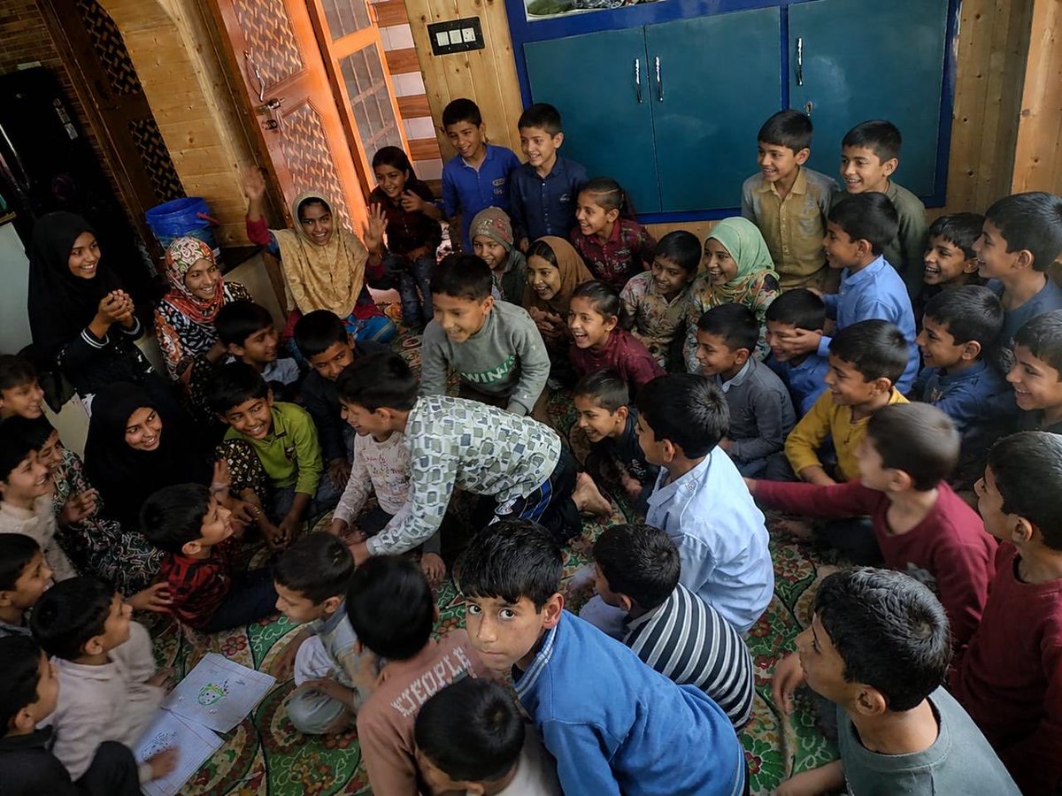 SanjayNaad's tweet photo. Educare = to bring out from within. #Shopian,once #Kashmir’s #terror epicentre,now rises with #SriKashyapRishiSchools fighting #radicalisation.
Extremism isn't beaten only with https://t.co/onKrzxL220's outgrown with #education. #CounterRadicalisation @narendramodi @himantabiswa https://t.co/ErsoINuV3d
