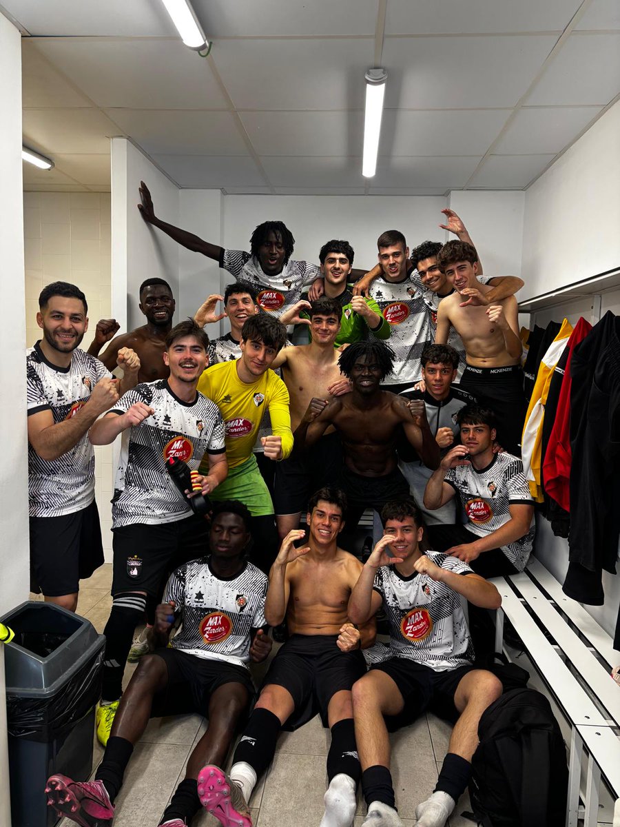 uahorta's tweet photo. ⚫️
AMATEUR B 
Avui dimarts.comença a preparar el nostre filial el partit de tornada de la promoció d'ascens a tercera catalana, el proper dissabte 18:30🧭 davant Ousadia, us esperem. 
#UAHorta #ForçaHorta 🤍🖤💪 https://t.co/wHiRvB09W2