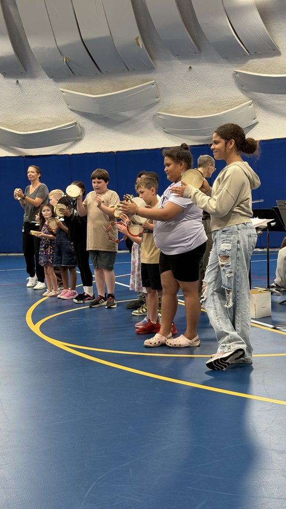 pwh105's tweet photo. On Monday the Jr. High band performed for William Holliday and even added a few aspiring musicians to assist on a few songs. https://t.co/uo6m89B9Nq