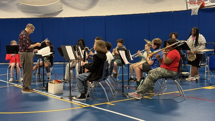 pwh105's tweet photo. On Monday the Jr. High band performed for William Holliday and even added a few aspiring musicians to assist on a few songs. https://t.co/uo6m89B9Nq