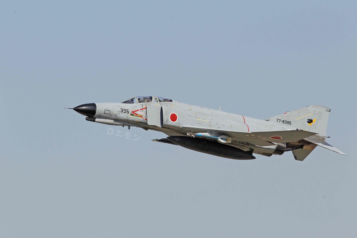 おはようニャン🌞 今日は水曜日、航空機写真をご紹介ニャン✈ F-4戦闘