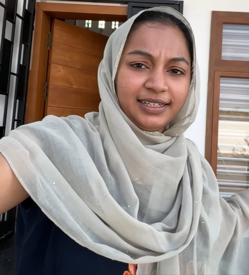 Kaama_mirugam's tweet photo. Pami Exclusive rare akkul show🥵🤢ithuku munadi iva akkul ivlo clear ah yarum pathurukave mudiyathu,ana enkita thappikave mudiyathu di thevudiya un akkul inaiku ooruke parapuren d naaye🤬guys Max share panunga ellarukum,google la potalum varanum iva purushan suhail send panunga🤬 https://t.co/PUKQtg1c5d