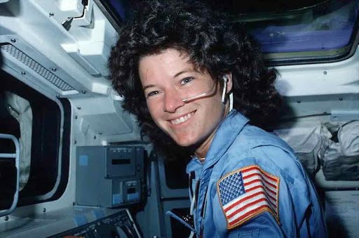 mariobianchi18's tweet photo. Il #26maggio 1951 nasceva #SallyRide. Prima astronauta (lo diventò rispondendo ad un annuncio) Usa a raggiungere il 18-6-1983 lo spazio, a bordo della STS-7. Prima di lei ci erano riuscite solo due sovietiche. Sposata ad un astronauta morirà a 61 anni per un tumore al pancreas. https://t.co/o0hzIQVW2R