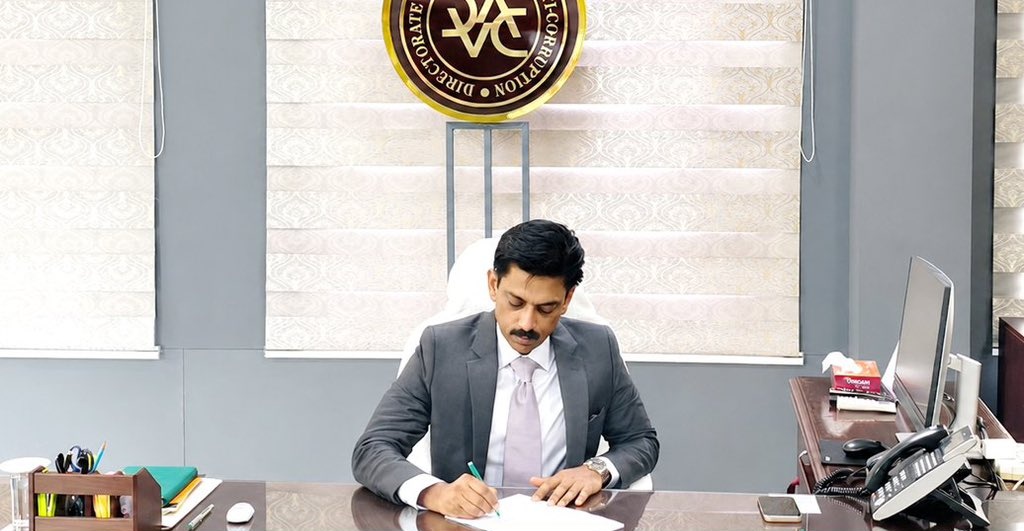opinier27's tweet photo. I cannot accept Arun IPS’s appointment, even though many TVK mutuals are justifying it.

I don’t understand how someone surrounded by so many corruption allegations can be expected to handle such a responsibility sincerely? How are people even justifying this?

#SackDownArunIPS https://t.co/L8YoviOUI9