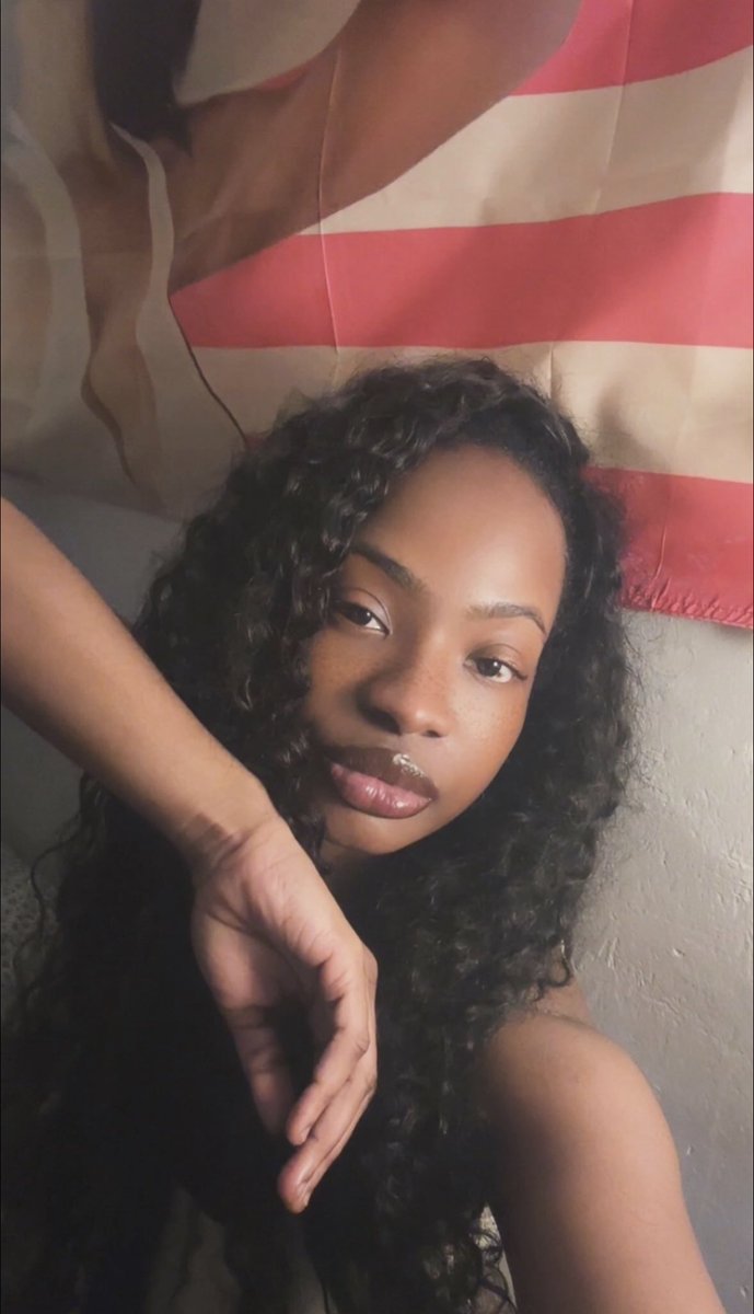 I’m da UNO, b!ch 👸🏽✨ tweet media