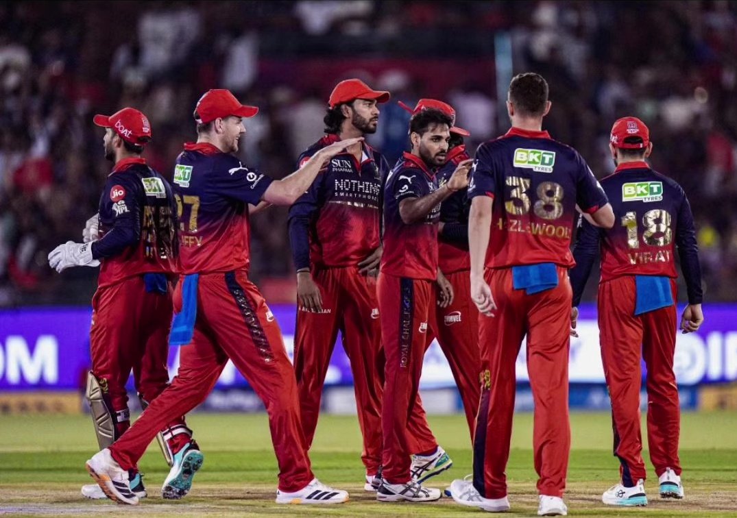 JustShreyyaa's tweet photo. Hope you Confirm the flight to Ahmedabad boys✈️
Do your absolute best my loves 🧿✨
#RCB #PlayBold https://t.co/oNDWEyg9Fu