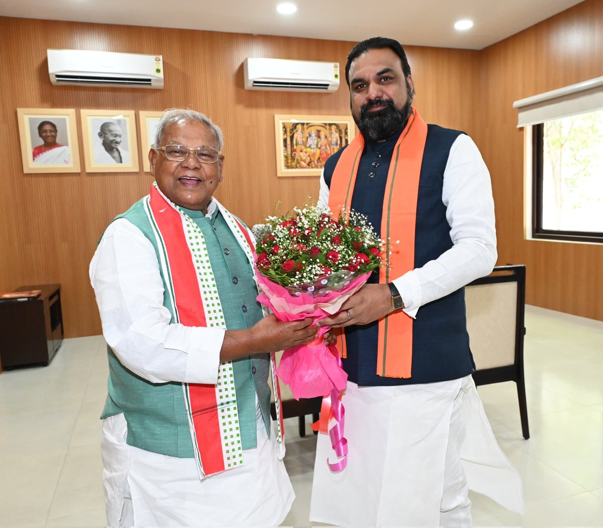 samrat4bjp's tweet photo. माननीय केंद्रीय मंत्री एवं बिहार के पूर्व मुख्यमंत्री श्री @jitanrmanjhi जी ने लोकसेवक आवास में मुलाकात की। https://t.co/WI2uB8R2zW