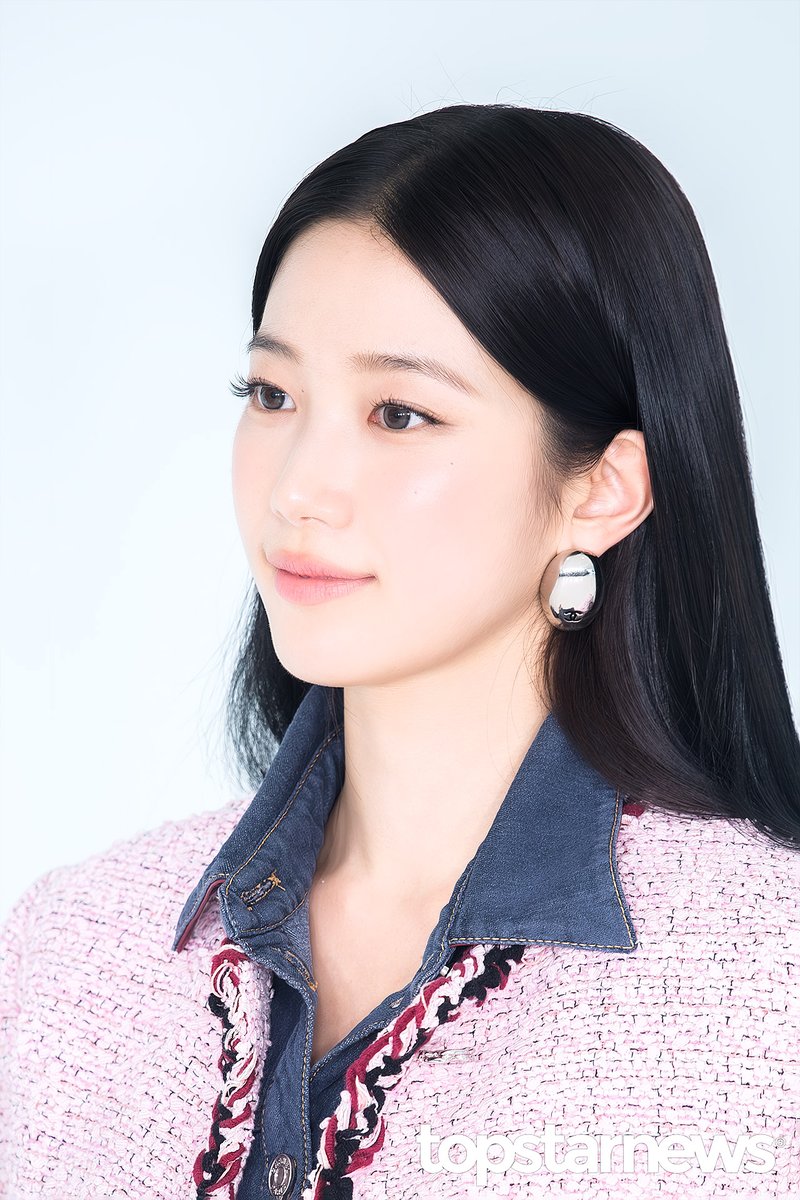 __peupeu's tweet photo. 📸 [PHOTO] 260526

KAZUHA at the CHANEL MÉTIERS D’ART 2026 COLLECTION SHOW in Seoul (1)

KAZUHA X CHANEL 
KAZUHA at CHANEL MÉTIERS D’ART

#KAZUHA #카즈하
#LE_SSERAFIM #르세라핌 https://t.co/7sRa2Gdzf1