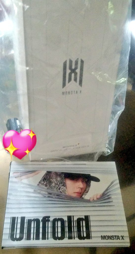 MXWNH514's tweet photo. Dumating na din sa wakas! Naiyak pa yan siya while nag uunbox 😅❤ Thank you @__cHSK!  #cHSKFeedback https://t.co/HjmRwqcxym