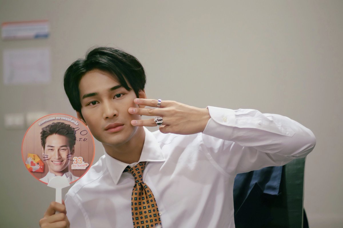 ยิ้มแป้น tweet media