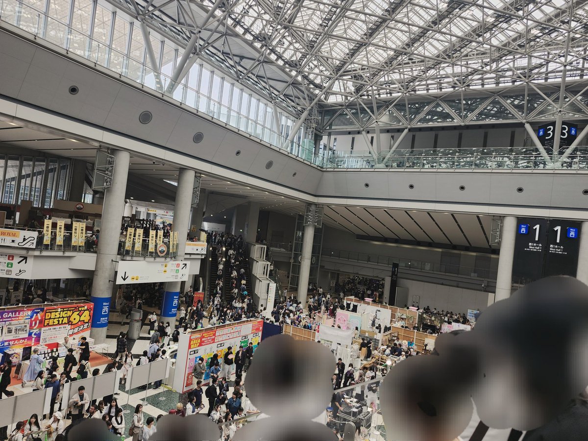 96sabad's tweet photo. 先日、友人に教えてもらい
『デザインフェスタvol.63』行ってきました！！
沢山の人の『大好き』が詰まった幸せな場所！

1日じゃ足りなかったな～
#デザフェス63 https://t.co/JU1ADMN9CK
