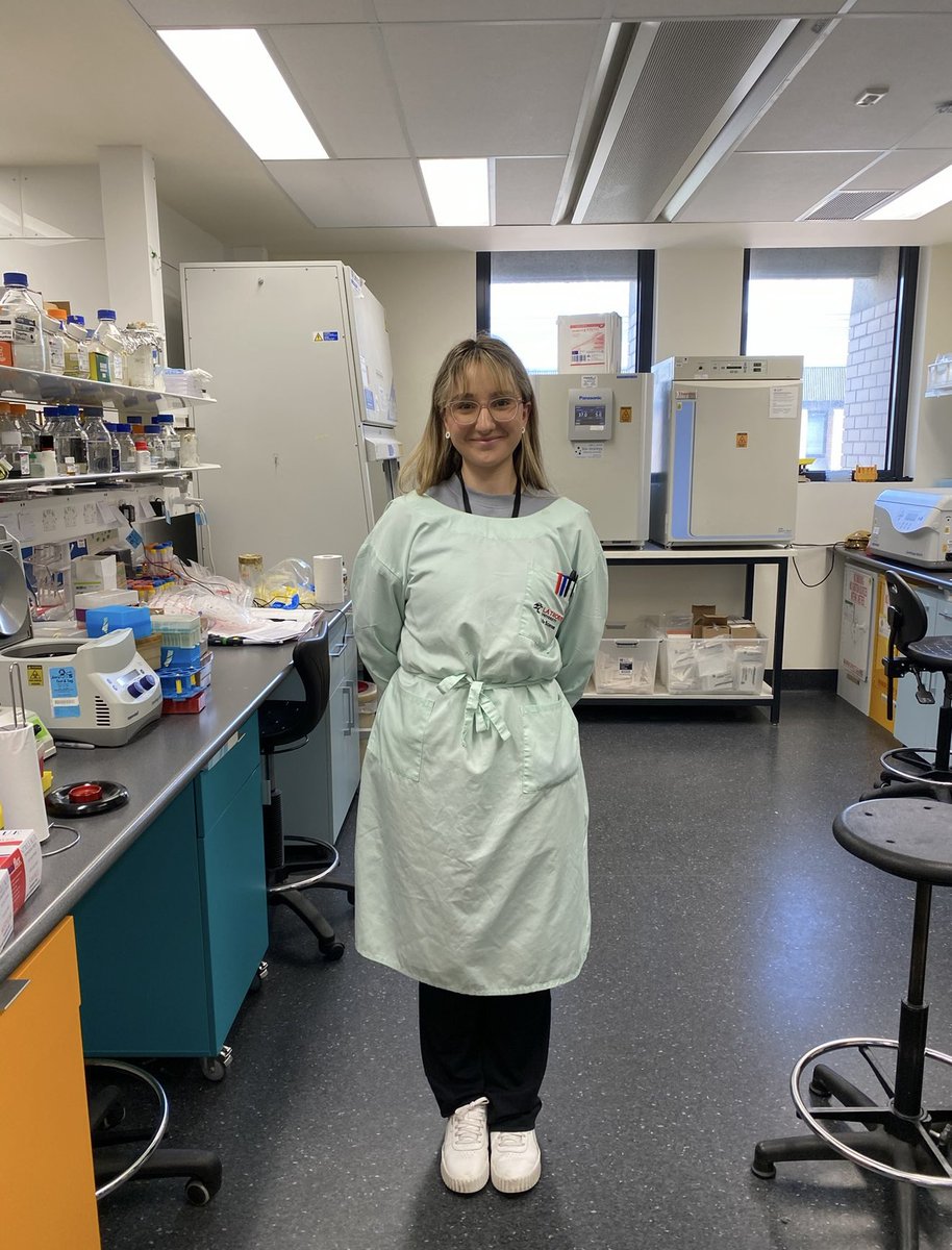 tinakatsaros's tweet photo. I’ve been super quiet on socials for the last few months because I’ve been hustling away in the lab 👩🏼‍🔬

Got some exciting new to share! 

Guess who officially finished their PhD lab work? 🙋🏼‍♀️ 

Now on to writing up my thesis investigating the role of mTORC1 in #MECFS 👩🏼‍💻 https://t.co/hifS6ck9dY