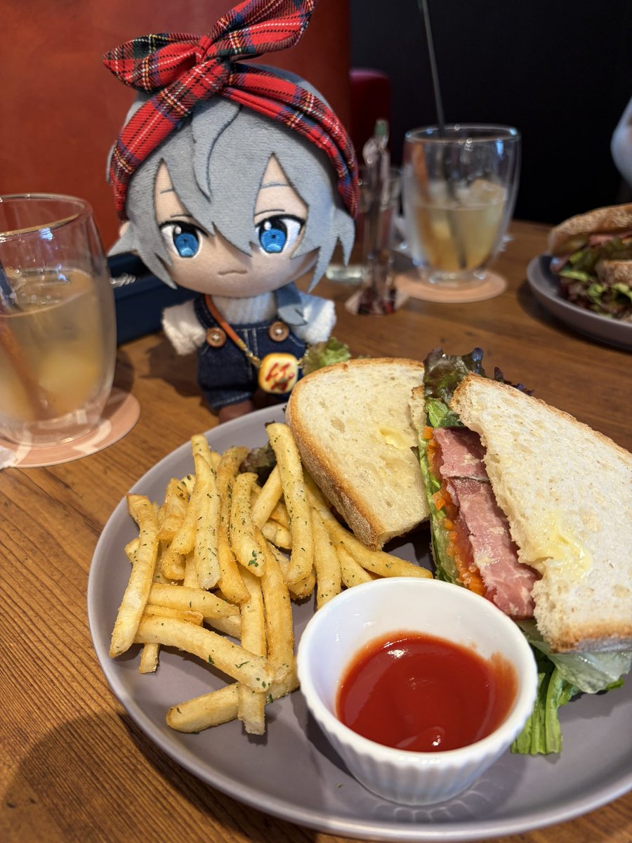torapina16's tweet photo. 本日予約してたのでニキを連れて行ってきました！とても残念ですが、今まで最高のサービスをありがとうございました💛 https://t.co/dWEbzgyYEV