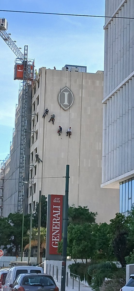 smaragdaal's tweet photo. Καλημέρα. Εργασία και χαρά (;)

#εργασία #καιρός #Αθήνα #athens https://t.co/DW4WdUy6uS