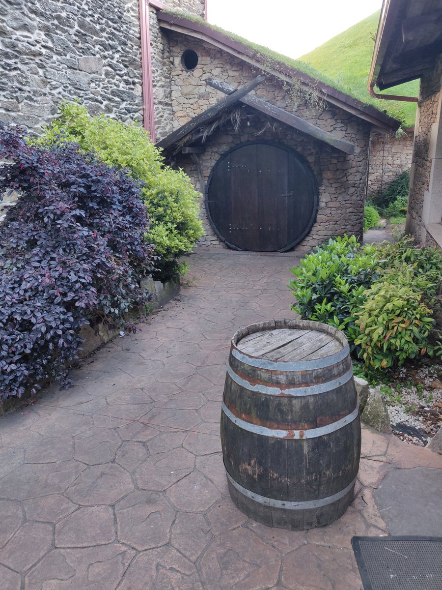Zenmetsu23's tweet photo. Buenos días desde Hobbiton https://t.co/Ht615tfLZ8