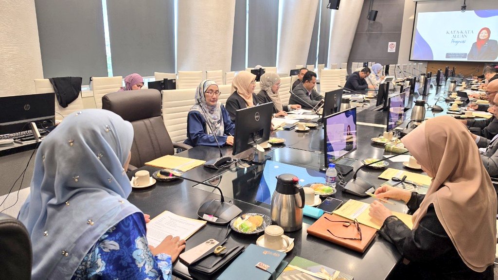 BPPPCDPK's tweet photo. 4.5.2026|

Mesyuarat Jawatankuasa Eksekutif ERM JKR Malaysia Bil. 2/2026 

Bilik Mesyuarat Berlian, Aras 2, Blok G, Menara Kerja Raya https://t.co/1njGC16NUz