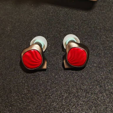 PenonAudio's tweet photo. 「Sound Rhyme SP01は単に「価格相応」というレベルではなく、真にハイエンドなサウンドを実現しています。SP01は感情豊かでバランスの取れたサウンドを提供します。」

レビュー全文：https://t.co/eBFgAfUF4u
AliExpress：https://t.co/UWVikFHOxc
#soundrhyme https://t.co/1UYV7Y5qBo