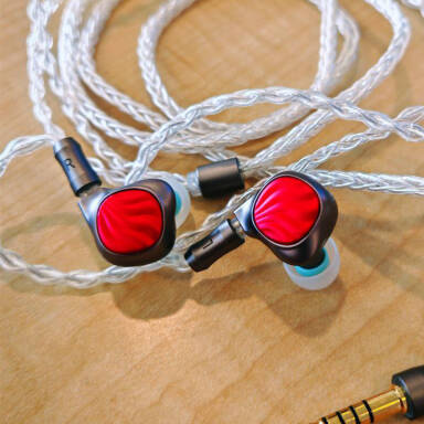 PenonAudio's tweet photo. 「Sound Rhyme SP01は単に「価格相応」というレベルではなく、真にハイエンドなサウンドを実現しています。SP01は感情豊かでバランスの取れたサウンドを提供します。」

レビュー全文：https://t.co/eBFgAfUF4u
AliExpress：https://t.co/UWVikFHOxc
#soundrhyme https://t.co/1UYV7Y5qBo