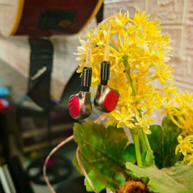 PenonAudio's tweet photo. 「Sound Rhyme SP01は単に「価格相応」というレベルではなく、真にハイエンドなサウンドを実現しています。SP01は感情豊かでバランスの取れたサウンドを提供します。」

レビュー全文：https://t.co/eBFgAfUF4u
AliExpress：https://t.co/UWVikFHOxc
#soundrhyme https://t.co/1UYV7Y5qBo