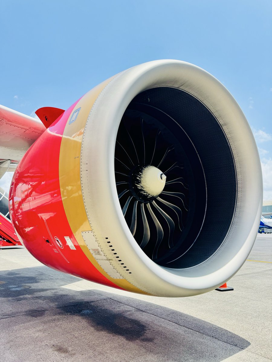 tweetpratikm's tweet photo. It’s been almost 2 weeks since I flew an airplane.. finally it’s time to scratch that itch… Off to Colombo with a flying time of 2hrs07mins. Flying #VTEXP #a320Neo, covering a distance of 859nm @ FL370 M.78 #airbus #a320Neo #lifeontheramp #cfm #leap1a #ai2276 https://t.co/s4RVsmECM1