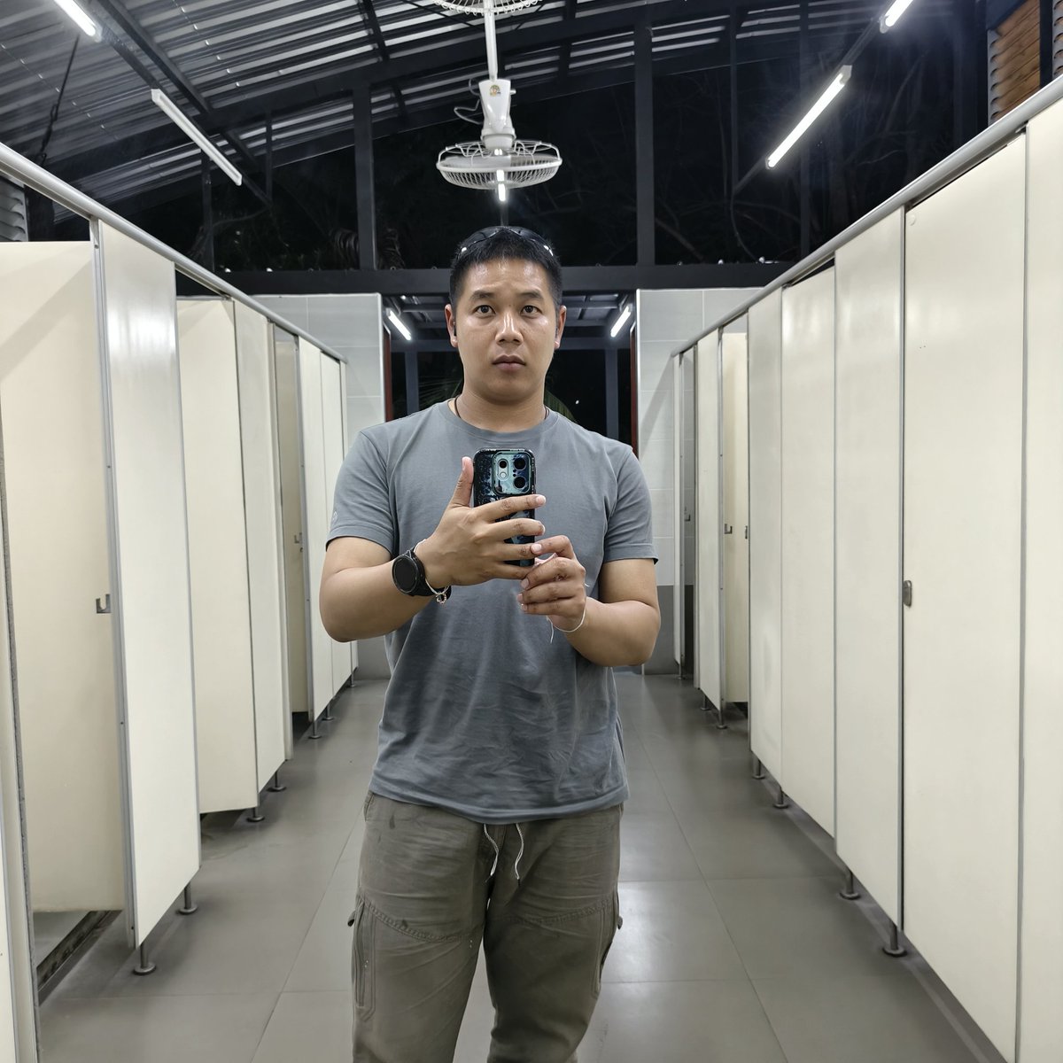 surapan0's tweet photo. ฝนกำลังมา https://t.co/AVArszKyVc