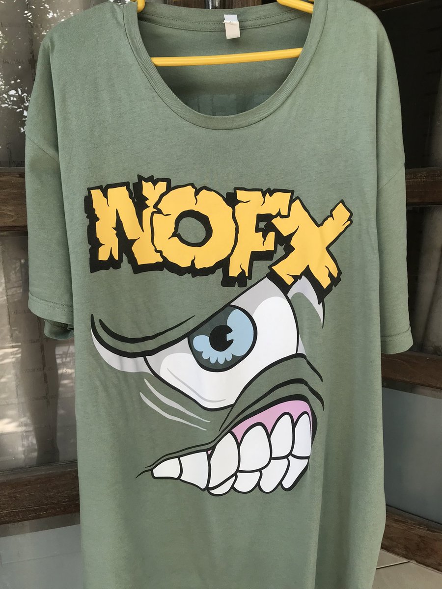 agamxgarbis's tweet photo. longsleeve biru baru : 200 (rarely used)
nofx tour ts : 500 (slightly used)
beeswax x mighty dust : 140 (slightly used)

size XL semua yaa https://t.co/fY6dGC4D3n