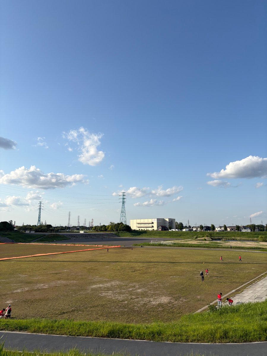 slantsense's tweet photo. 今、次の作品のリサーチ期間。資料を読むために電車に乗る。一区切りついたら下車して知らない町をぶらぶらしながら思考を整理。そしてまた来た場所に戻る。そんな日々。 https://t.co/txNO4g0P2X