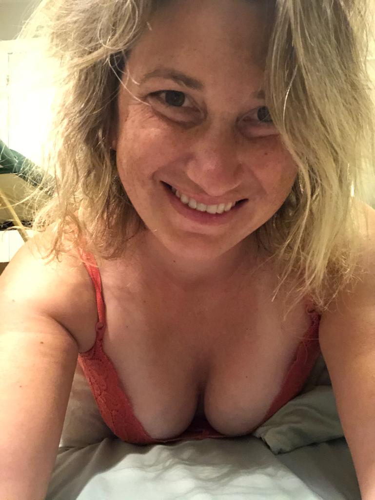 Janessahockeymom tweet media