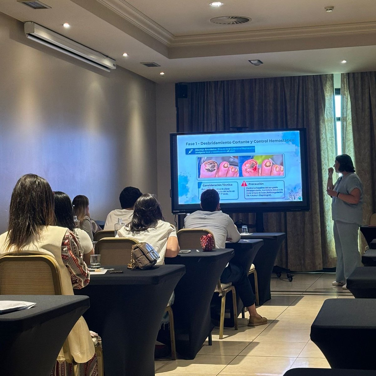 GRUPOSALBIS's tweet photo. 👣 Our colleague Bibiana Trevisson Redondo participated on May 23 in a training session organized by the Official College of Podiatrists of Asturias in Oviedo on diabetic foot ulcer healing, sponsored by Reig Jofre. https://t.co/SI8LCo8Jmk