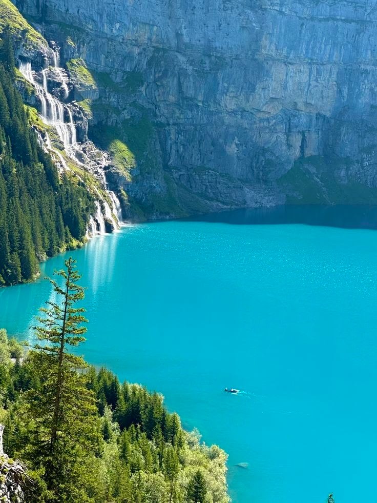 ab_cd_1235's tweet photo. Lake Oeschinense Switzerland🇨🇭 https://t.co/5jZr27dxgR