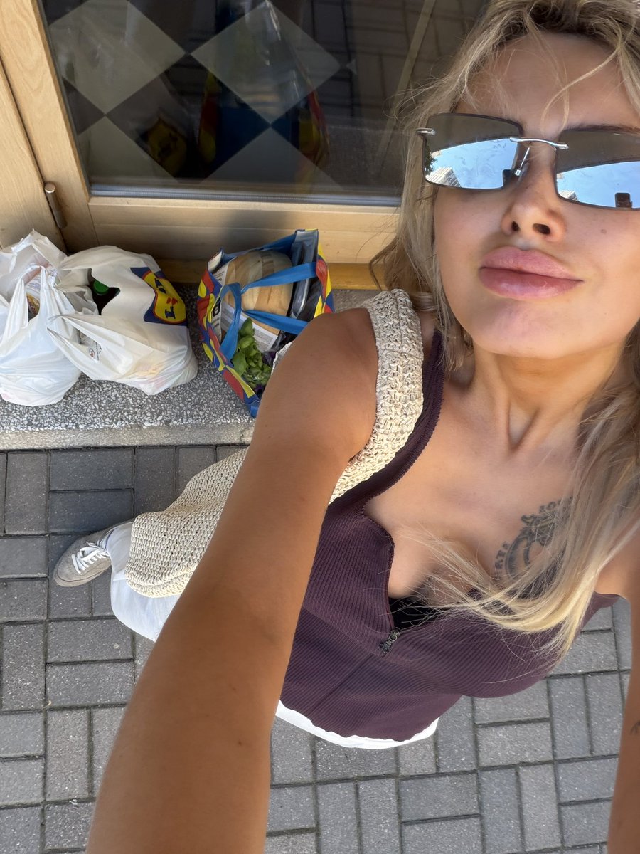 Veronica, Collagen Scientist tweet media