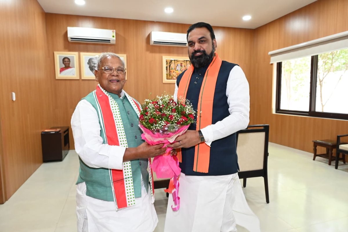 HAMS4India's tweet photo. आज हिन्दुस्तानी अवाम मोर्चा (से) के संरक्षक एवं माननीय केंद्रीय मंत्री आदरणीय श्री जीतन राम मांझी जी ने लोक सेवक आवास में बिहार के माननीय मुख्यमंत्री श्री सम्राट चौधरी जी से औपचारिक मुलाकात की।
इस दौरान बिहार के विकास, जनकल्याण एवं समसामयिक राजनीतिक विषयों पर सकारात्मक चर्चा हुई। https://t.co/ZCVJrDIoAk