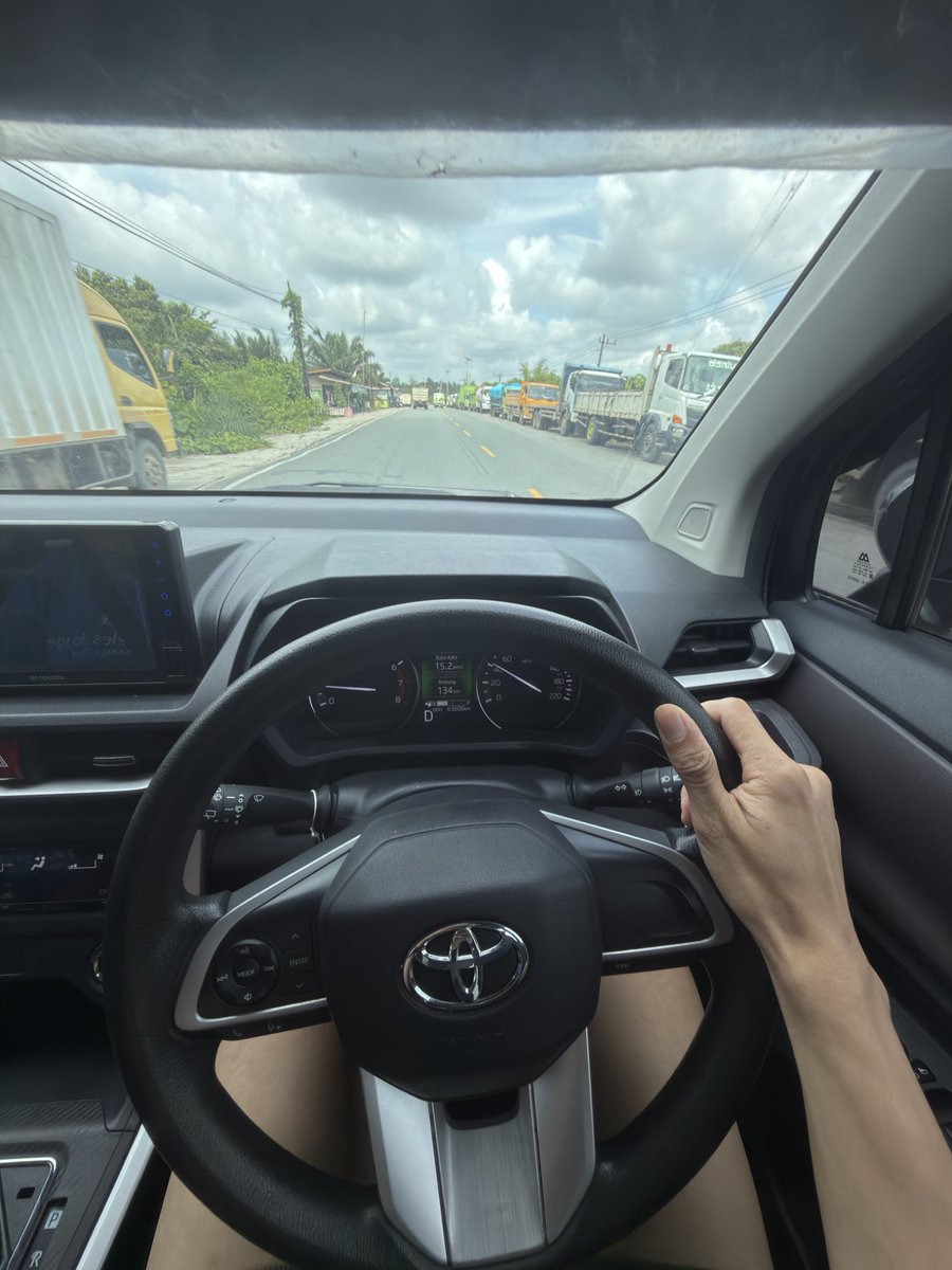 GibertJunnares's tweet photo. Mau aku yang jemput atau kmu yang jemput ??? https://t.co/lDk0gytiKT