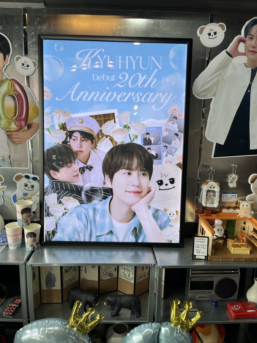 yumimi1206's tweet photo. だいぶ時差ですが
23日の土曜日に
キュヒョンさん20周年のお祝いにカフェJINNYさんに行って来ました🎉
可愛いのに素敵な空間で幸せなひと時を過ごせました
ありがとうございました♪

@cafe_JINNY 
@Gyu88203_ https://t.co/i6NkNIqJHg