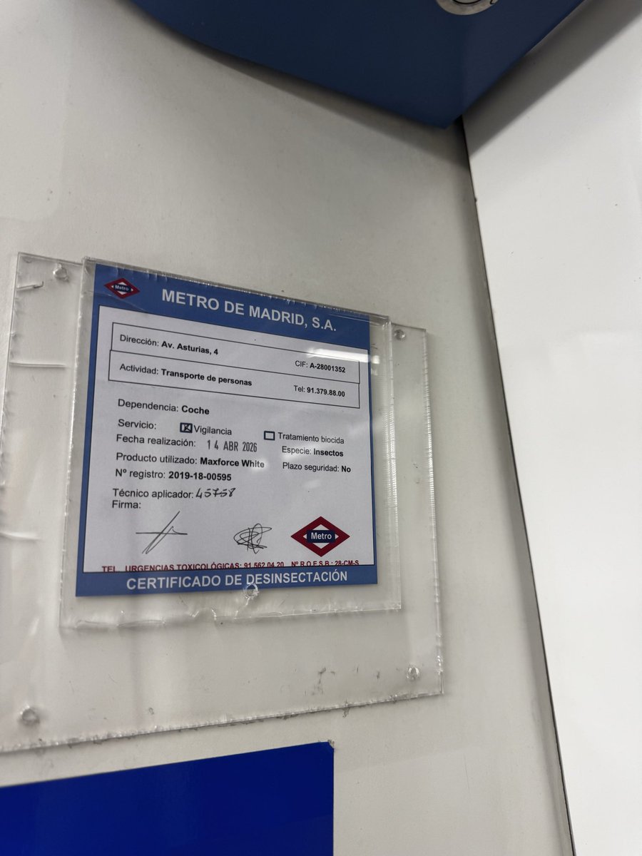 SaraEmbarba's tweet photo. No hay aire acondicionado en este metro: @metro_madrid https://t.co/HoKx5xz0YI