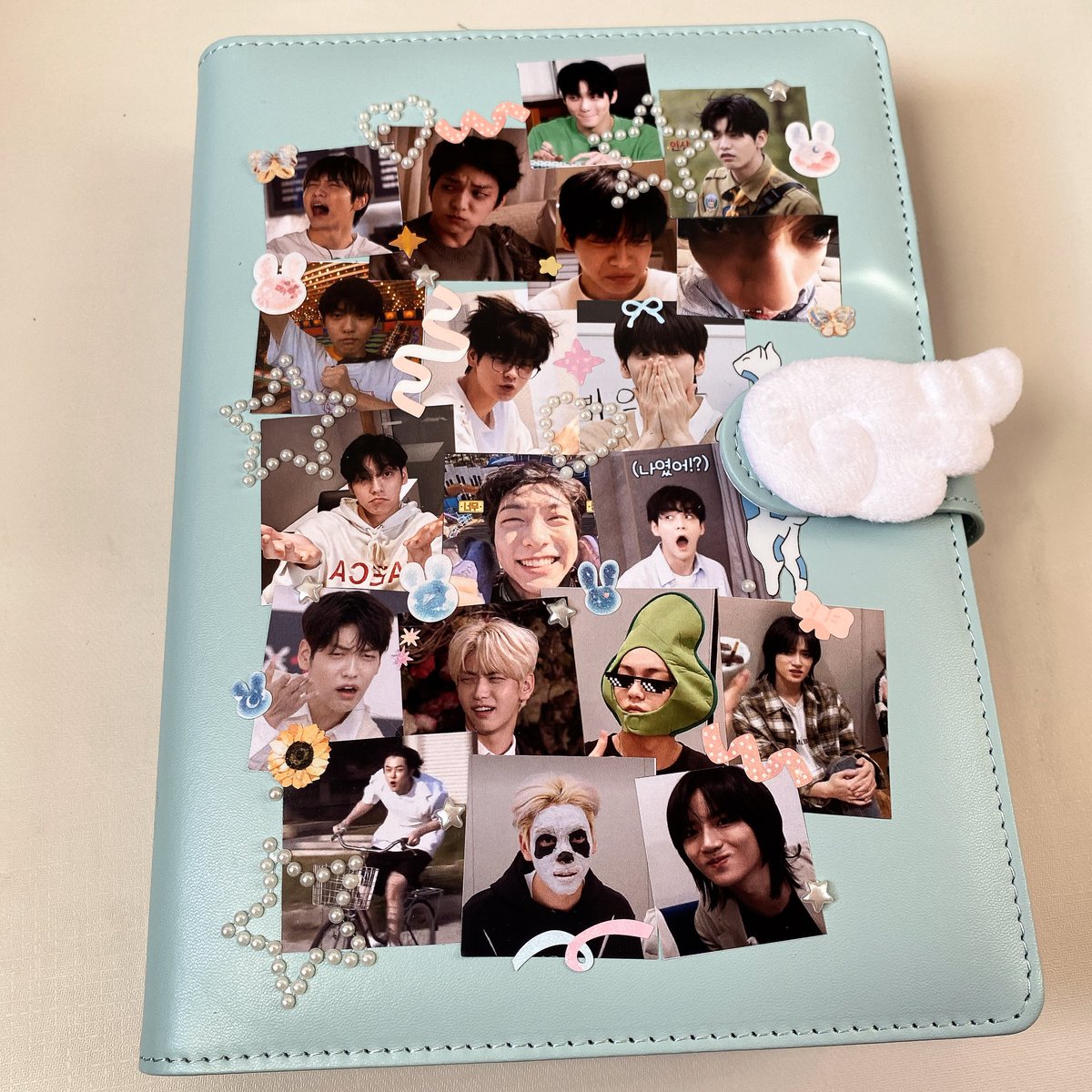 ayasvette's tweet photo. Refill 4p sleeves yg fit juga baru sampe kemaren tp ternyata kurang banyak belinya jadi harus order lagi 🥲 Coc nya juga belum sampe, nanti akan aku update apakah beneran muat di binder ini 😆 https://t.co/Z8BFsRw1wC
