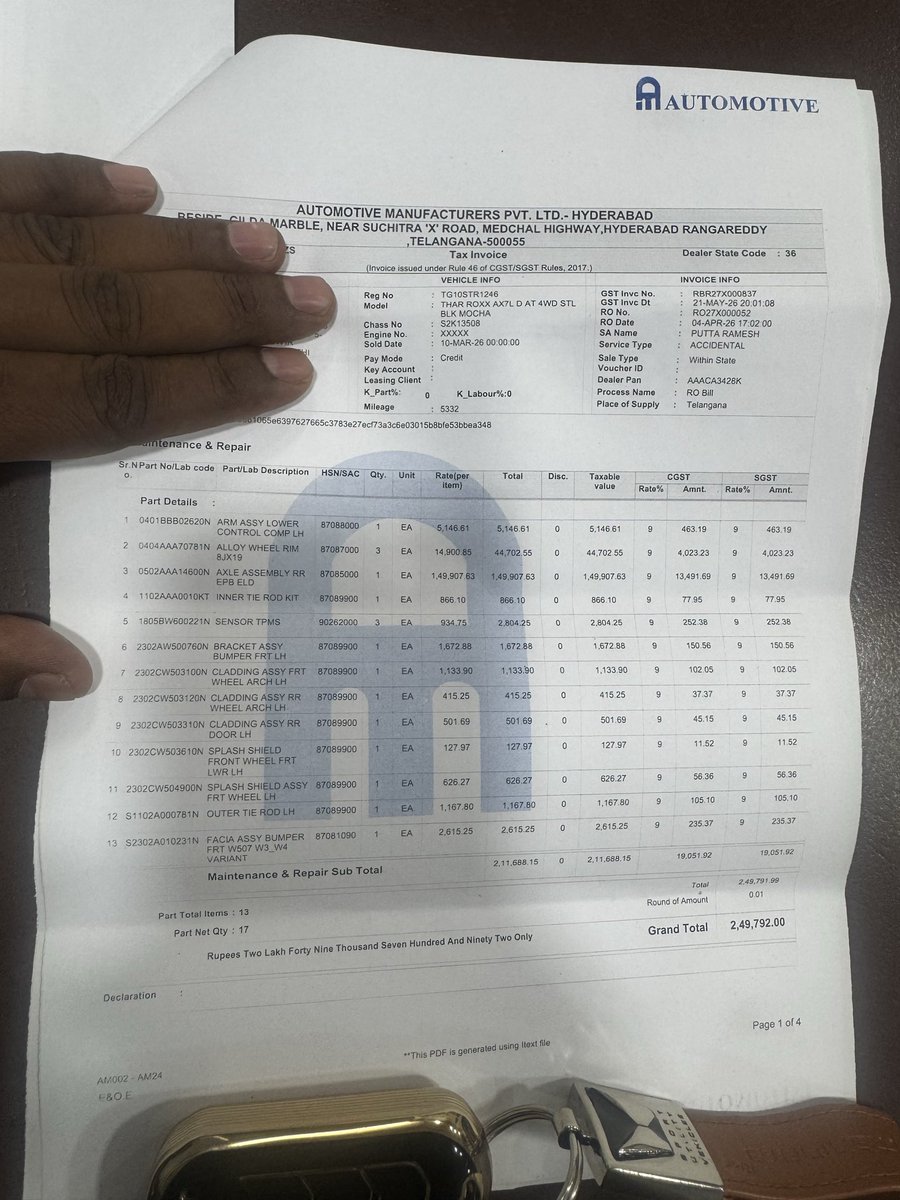 bm_balakrishna's tweet photo. @18002096006 @anandmahindra @jagograhakjago @bajajgeneral i have insurance still they robbed by money and also I Transfered this amount and they mentioned credit ? In bill no one cares i even begged to get my vehicle back . Worst responce even after complained 

Mahendra & Bajaj general insurance are Cheeting the customers