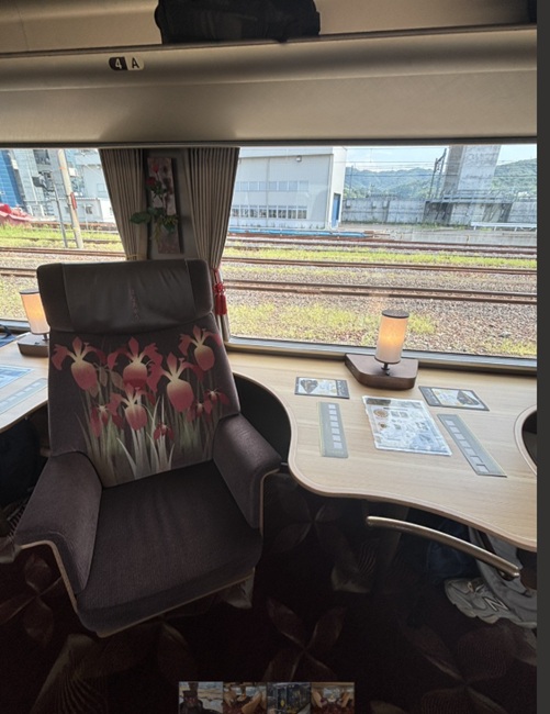 ct_tetsudou's tweet photo. 【クラブツーリズム鉄道部ｘJR西日本ｘ福寿園】
昨年ウエストエクスプレス銀河で大好評を頂いたツアーを今年は「はなあかり」で。
７月１０日（金）出発「はなあかり（グリーン車）」でいく 走る茶室　琵琶湖一周と　茶の道　福寿園山城館体験　日帰りの旅
詳細は https://t.co/uLnfvCgEQK 右上検索窓にLE058-990とご入力。
＊写真はイメージです。（弊社社員撮影）