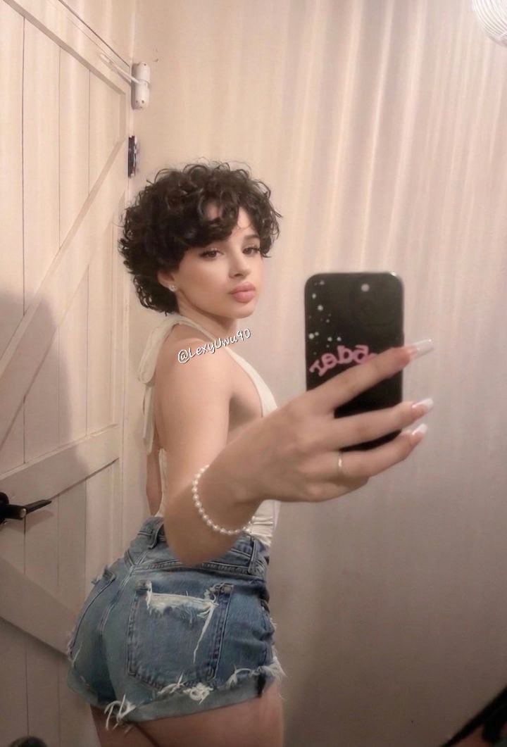 LexyUwu90's tweet photo. Sorry here is not a gurl just a sexy femboy 🙈💕
#femboy #twink #bottom #gooner #gay #nsfwtwtًً #porn #paypig #findom #slave https://t.co/9ghQnc077o