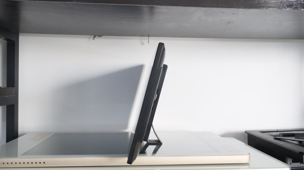 CYO1451546's tweet photo. Sleek slanted design, rock-solid connectivity. 💻 The W101T-3566 horizontal Android terminal features an external antenna, 2G+16G memory, and Android 11 OS. Perfect for low-profile retail POS and interactive smart counters. #AndroidTablet #POSSystem #SmartRetail #B2BTech https://t.co/Q6HcXBFDxb