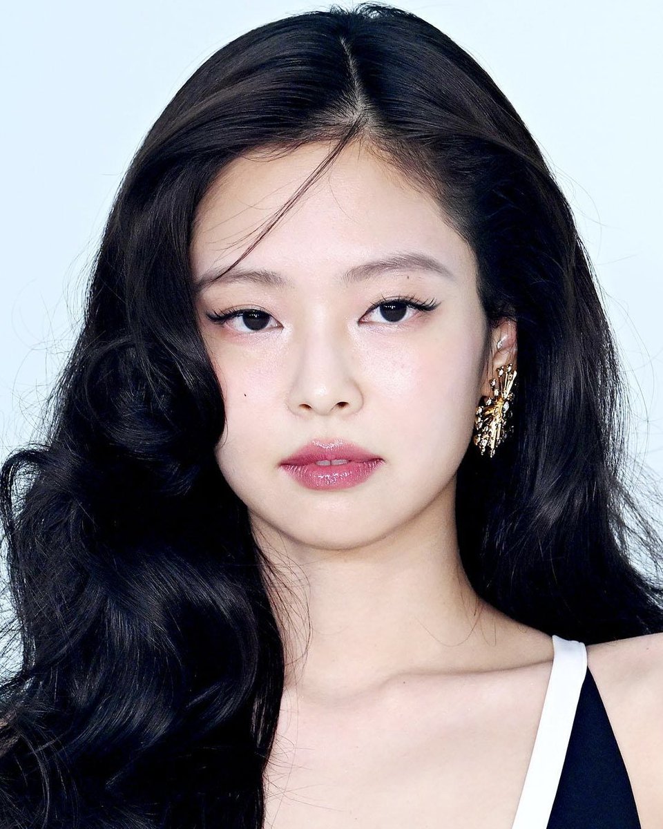 jennie pics tweet media