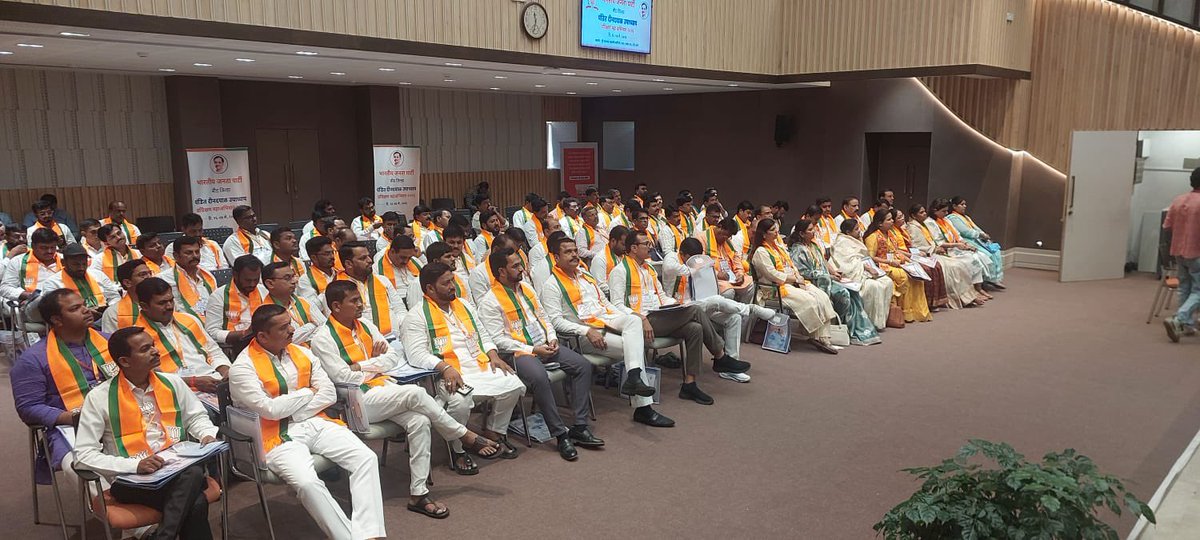 Sunil Rane (Modi Ka Parivar) tweet media