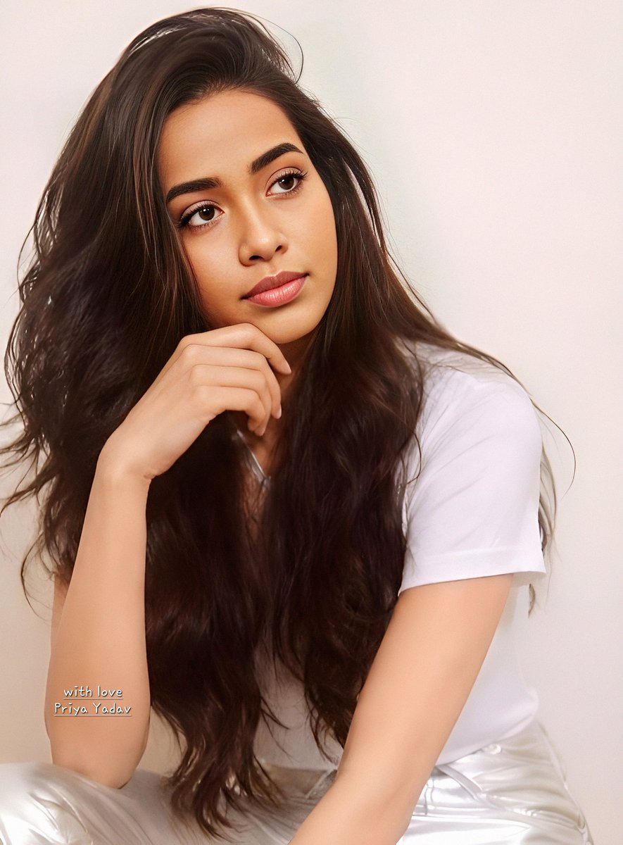 CutePriyaYadav's tweet photo. A strong soul doesn’t need loud words…
her calm eyes already speak confidence. 🖤

You don’t have to trust everyone…
real wisdom is knowing
who deserves a place in your life
while protecting your inner peace. 🌿
#PriyaYadav 💛 https://t.co/xJE2CSwvJ5