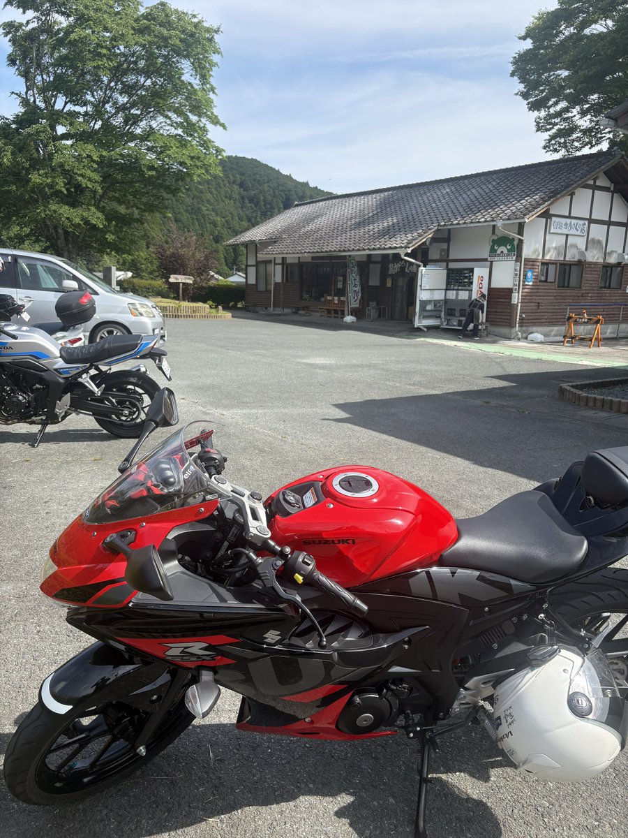 sobumoto's tweet photo. 午後は道の駅ぐんま水車の里へ。
gsx-r125でクネクネ道を走るのは楽しい！😁👍 https://t.co/FuGon5tLbi