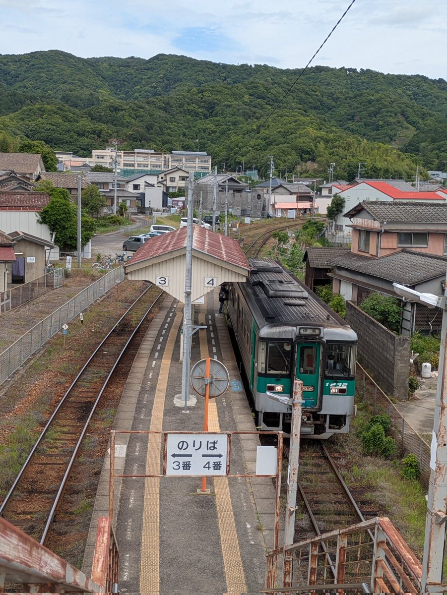 penta_kumausa's tweet photo. 単独行動日。鳴門駅発、池谷駅着、ワンマン、1両編成、ディーゼル。ここから高松方面へ。26分待ち、帰りは31分待ち。駅をウロウロ、一人旅は良いなぁ https://t.co/ssd8zkrIQl