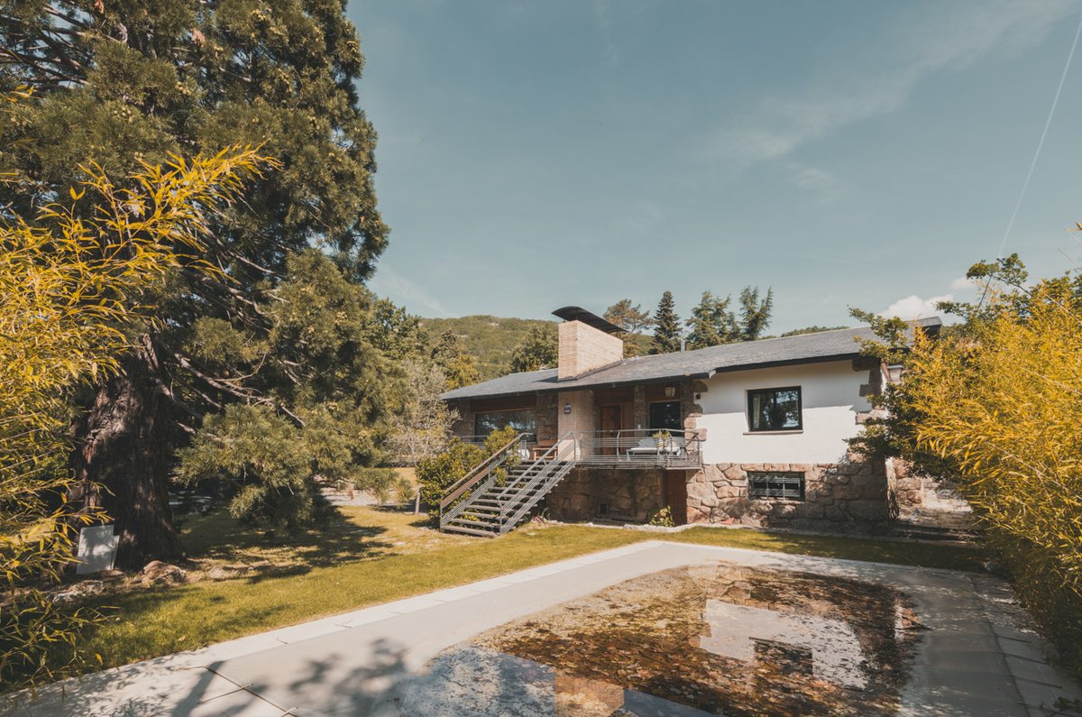 TheSibarist's tweet photo. VENTA. MADRID. Un refugio contemporáneo en plena Sierra de Madrid donde la arquitectura nos inspira a respirar, contemplar y simplemente ser. Esta casa es una experiencia para los sentidos. ¿Te imaginas vivirla?
https://t.co/4CXTKrdKfm https://t.co/QbrcdDZaeg