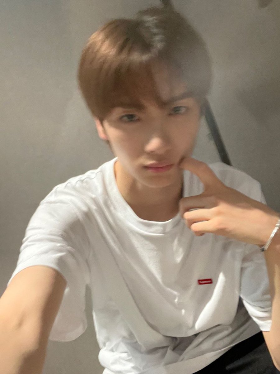 youngjae tweet media
