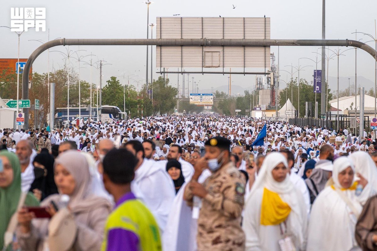 AJELNEWS24's tweet photo. اليوم ..

ضيوف الرحمن في صعيد عرفات.

- https://t.co/JrZRXIIJ4z